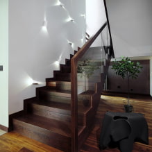 Осветљење степеништа у кући: стварне фотографије и примери осветљења-7