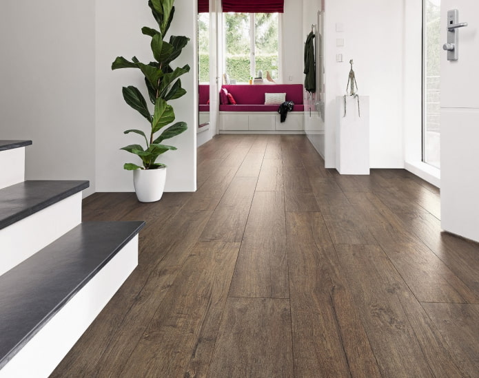What is better to choose a laminate or parquet board?