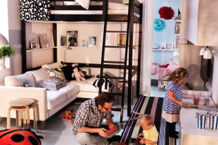 7 élet feltör egy nagy család számára, hogy egy kis lakásban élhessen