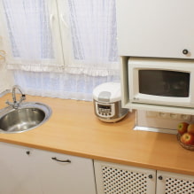 Where to put the microwave in the kitchen? -2