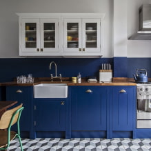 การออกแบบห้องครัวที่มีพื้นสีเข้มและด้านบนสว่าง-0