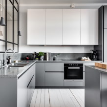 การออกแบบห้องครัวด้วยด้านล่างสีเข้มและด้านบนสว่าง-4