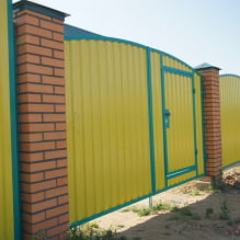 Photos and types of fences made of corrugated board for a private house-0
