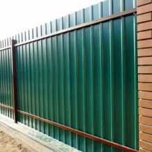 Photos and types of fences made of corrugated board for a private house-1