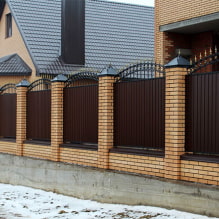 Photos and types of fences made of corrugated board for a private house-5