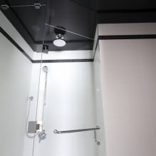 Feszített mennyezet a fürdőszobában: előnyök és hátrányok, a tervezés típusai és példái-1