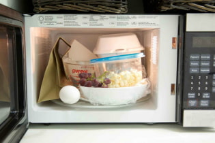 9 items that shouldn't be microwaved