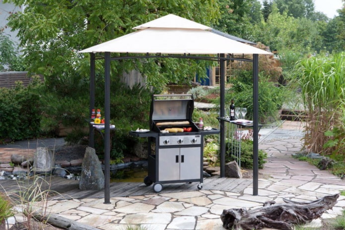 How to equip a barbecue area in the country?
