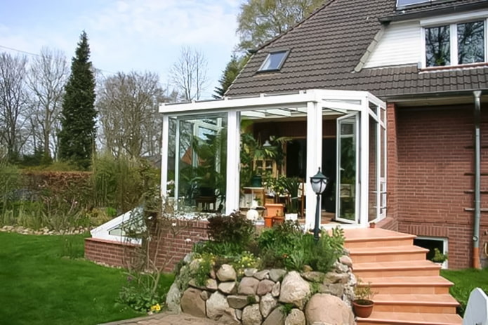 A veranda kiterjesztése a házra: kilátások, fotók belül és tervezési ötletek