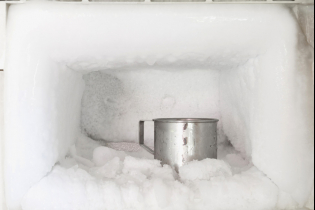 Wie taut man einen Kühlschrank zu Hause ab?