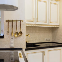 Hogyan lehet használni az arany színét a konyha belsejében?