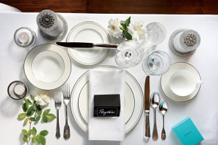 How to set the table competently and beautifully?