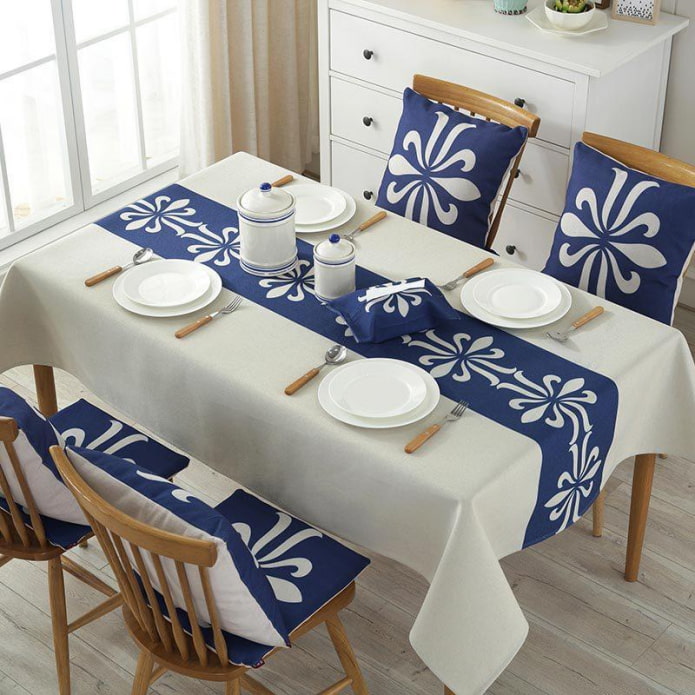 How to choose a tablecloth for your table?