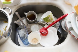 กฎง่ายๆในการล้างจานที่จะทำให้ชีวิตง่ายขึ้นสำหรับปฏิคม
