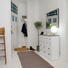 Hallway design in white-4