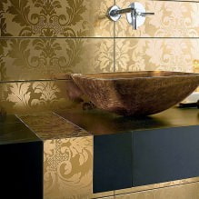 Fürdőszoba belső kialakítása arany színben -3